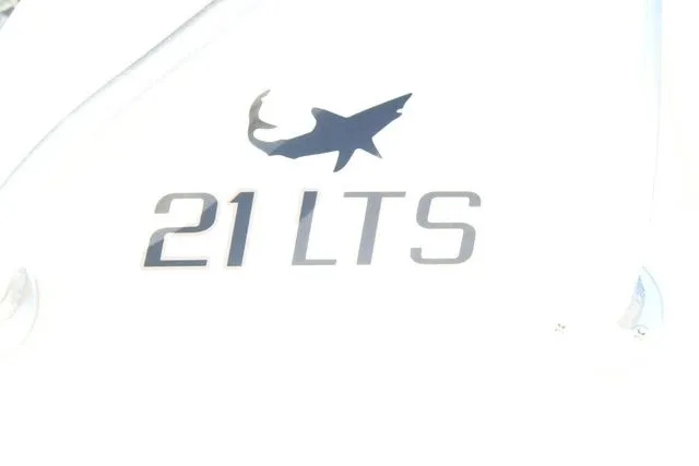 Slide: The Image of Logo of Mako 21 LTS boat, year 2017. - 18