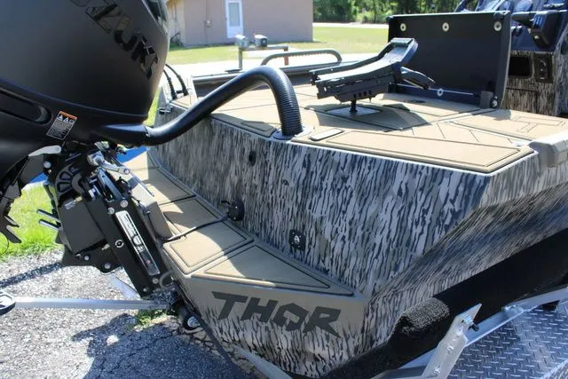 Slide: The Image of Thor 1900CC Lake Hammer 2026 - 12