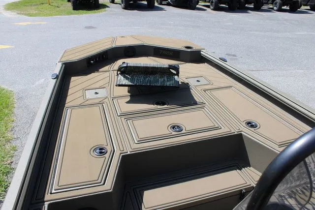 Slide: The Image of Thor 1900CC Lake Hammer 2026 - 18