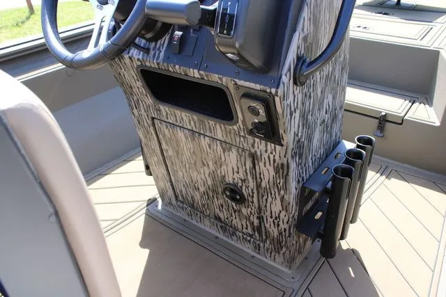 Slide: The Image of Thor 1900CC Lake Hammer 2026 - 25