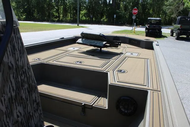 Slide: The Image of Thor 1900CC Lake Hammer 2026 - 27