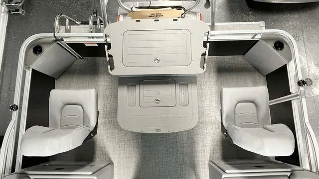 Slide: The Image of Landau Alure 25 Center Console 2026 - 12