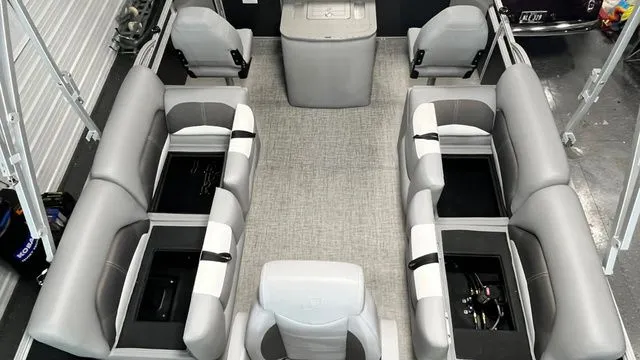 Slide: The Image of Landau Alure 25 Center Console 2026 - 14