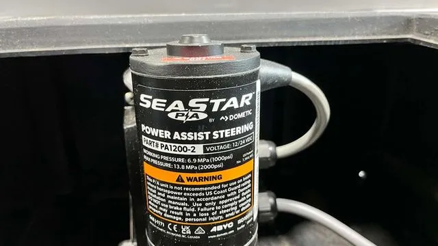 Slide: The Image of Landau Alure 25 Center Console 2026 - 15