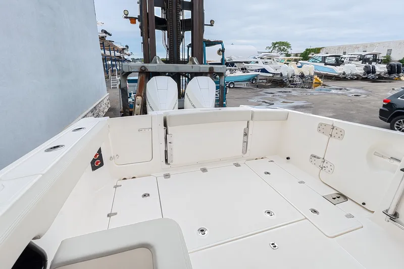 Slide: The Image of Boston Whaler 280 Vantage 2027 - 4