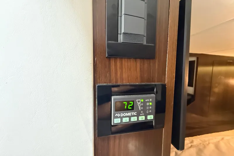 Slide: The Image of Digital thermostat display on 2021 Cruisers Yachts 38 GLS OB, showing 72 degrees. - 55