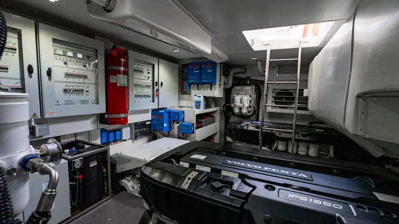 Slide: The Image of Absolute Navetta 64 2025 - 60