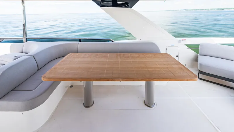 Slide: The Image of Absolute Navetta 64 2025 - 68