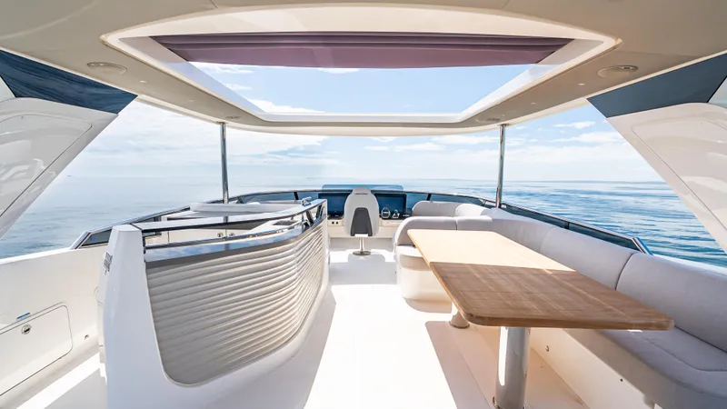 Slide: The Image of Absolute Navetta 64 2025 - 70