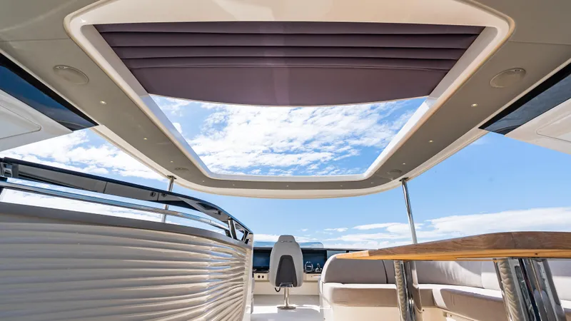 Slide: The Image of Absolute Navetta 64 2025 - 71