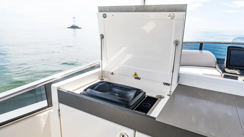 Slide: The Image of Absolute Navetta 64 2025 - 76