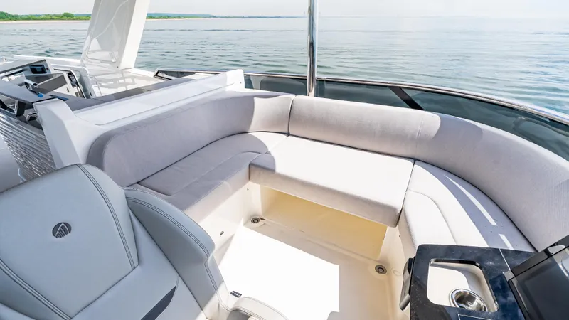 Slide: The Image of Absolute Navetta 64 2025 - 79