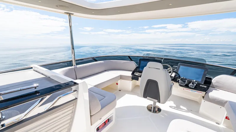 Slide: The Image of Absolute Navetta 64 2025 - 83