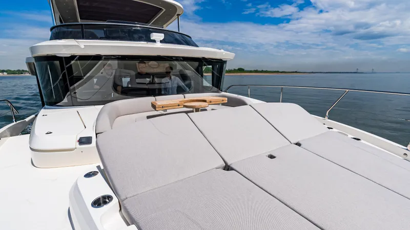 Slide: The Image of Absolute Navetta 64 2025 - 96