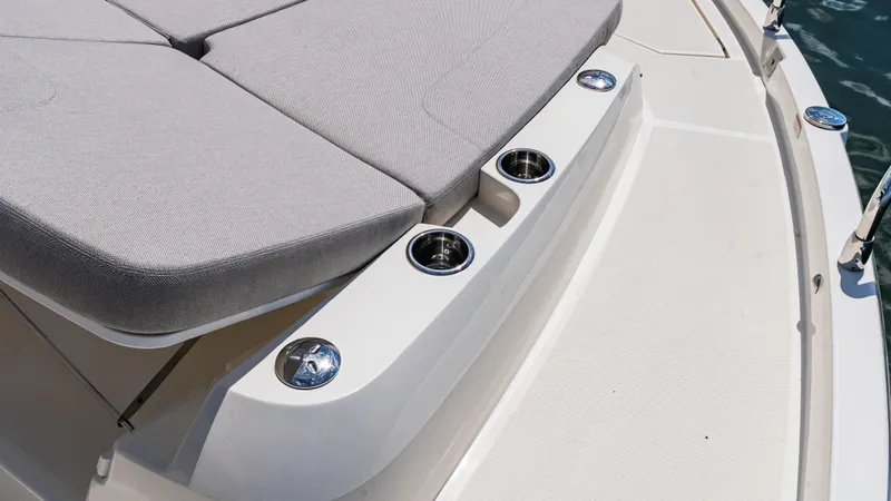 Slide: The Image of Absolute Navetta 64 2025 - 97