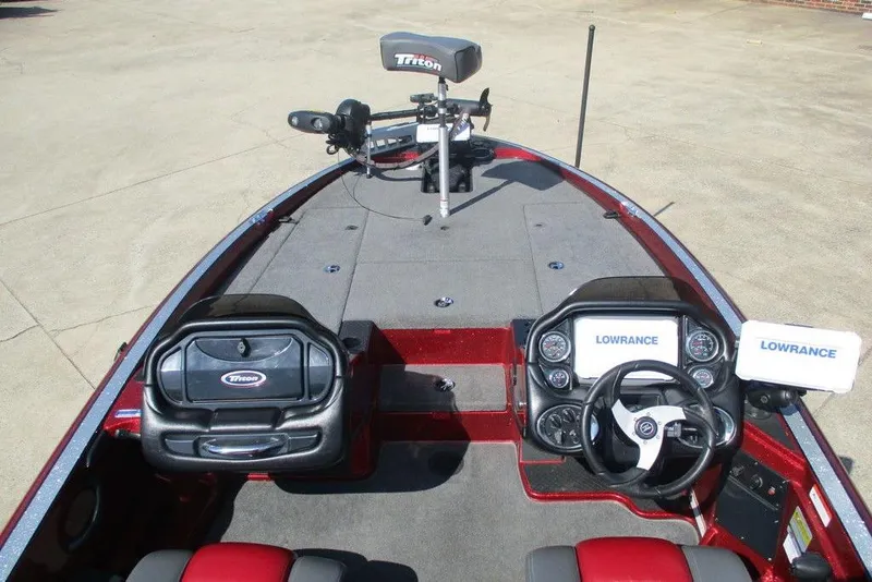Slide: The Image of 2014 Triton 18XS SC boat interior with Lowrance electronics and steering console. - 4