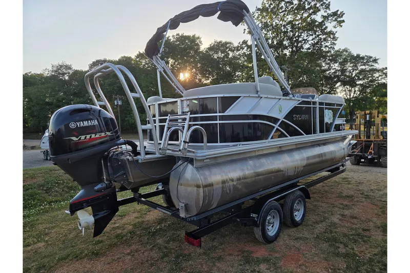 Slide: The Image of 2022 Sylvan Mirage 820 Cruise pontoon boat with Yamaha VMAX engine on trailer. - 4