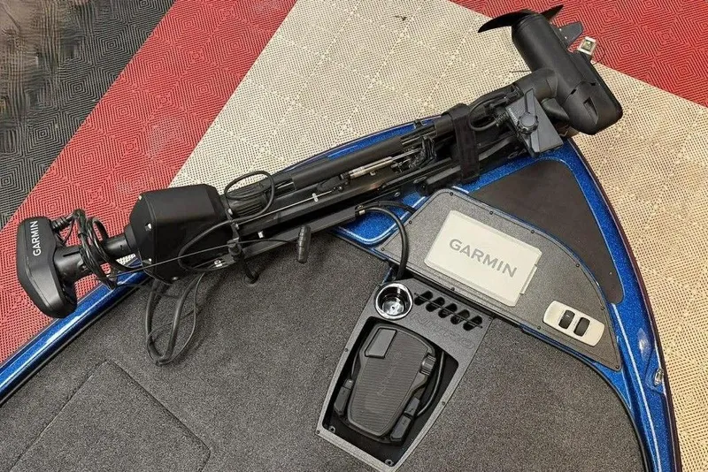 Slide: The Image of Trolling motor and Garmin system on 2026 Nitro Z18 Pro boat deck. - 9