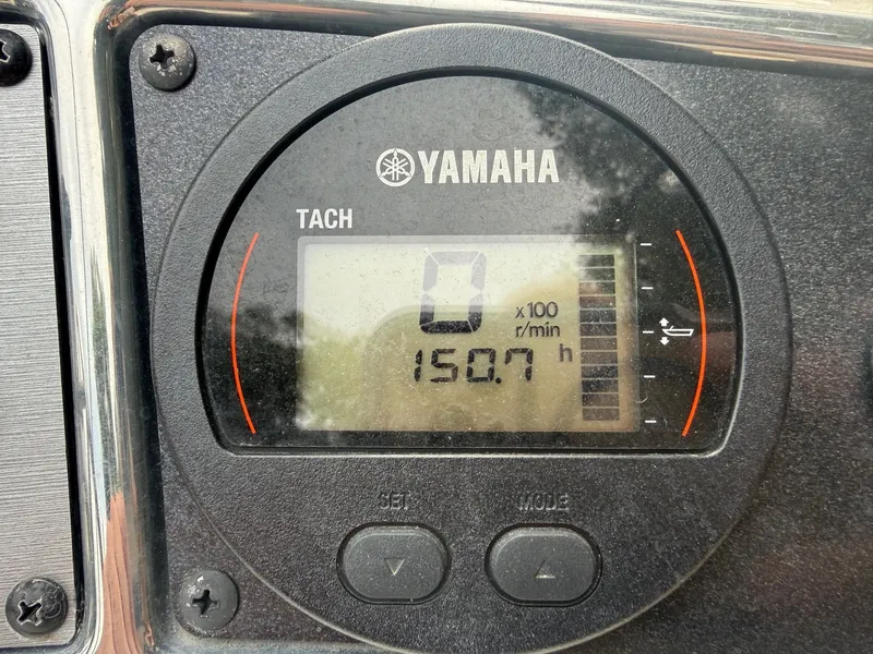 Slide: The Image of Yamaha tachometer on 2021 Scout 177 Sport, displaying 150.7 hours. - 6