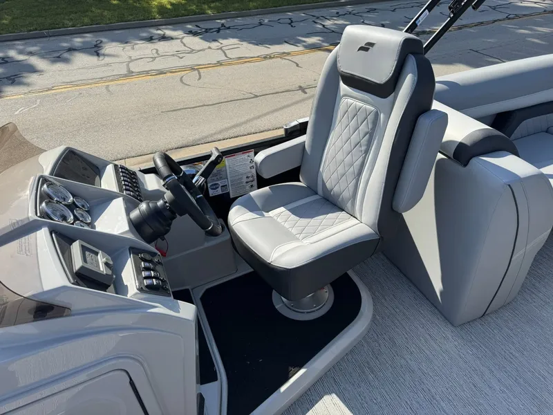 Slide: The Image of Starcraft EXS 5 R DH 2026 boat helm with gray seat. - 15
