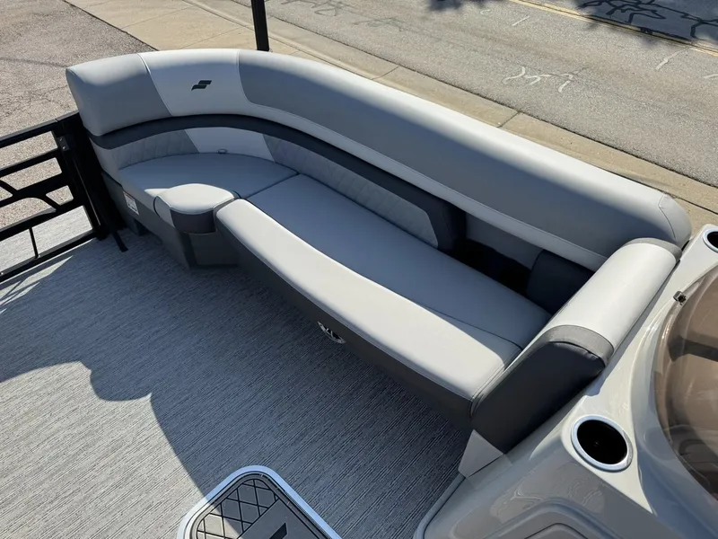 Slide: The Image of Starcraft EXS 5 R DH 2026 boat seating in gray leather. - 19