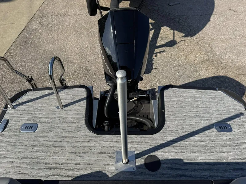 Slide: The Image of Rear view of a 2026 Starcraft EXS 5 R DH boat. - 5
