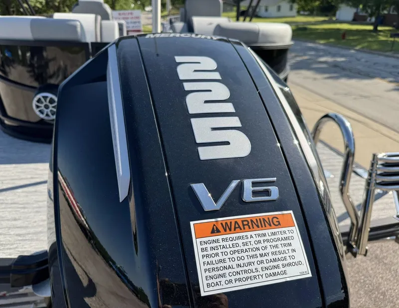 Slide: The Image of Starcraft EXS 5 R DH 2026 outboard motor with warning label. - 7
