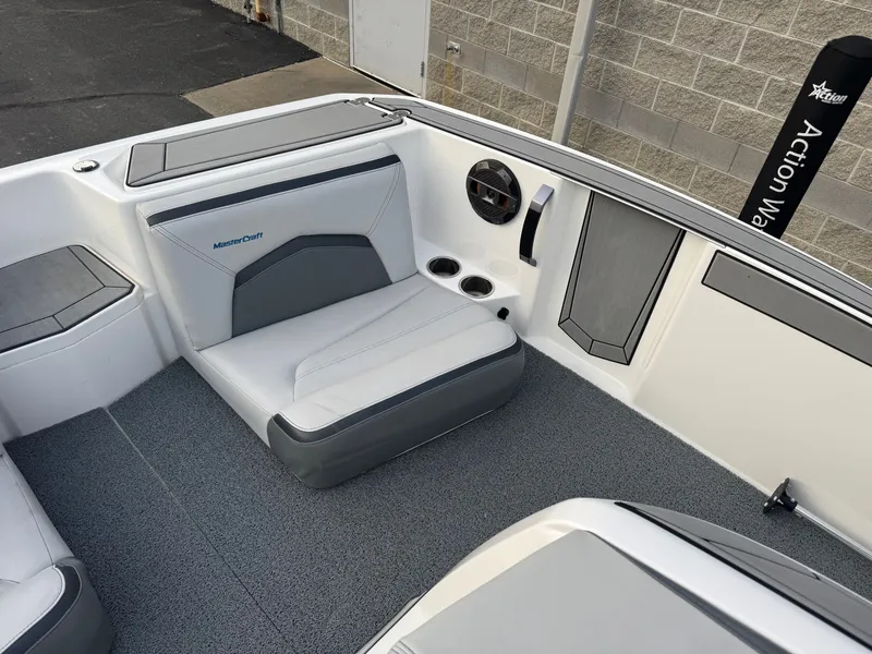 Slide: The Image of MasterCraft ProStar 2021 - 10