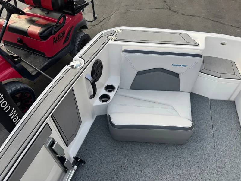 Slide: The Image of MasterCraft ProStar 2021 - 11