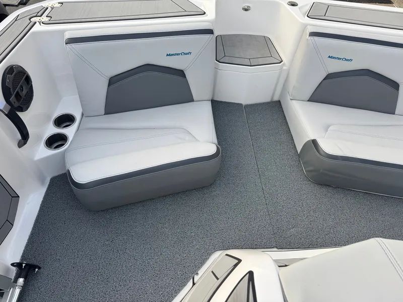 Slide: The Image of MasterCraft ProStar 2021 - 12