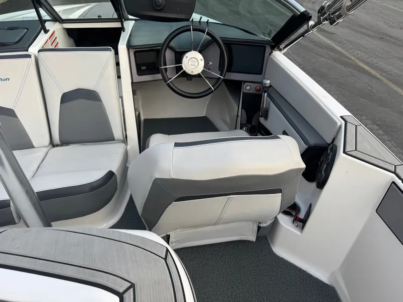 Slide: The Image of MasterCraft ProStar 2021 - 7