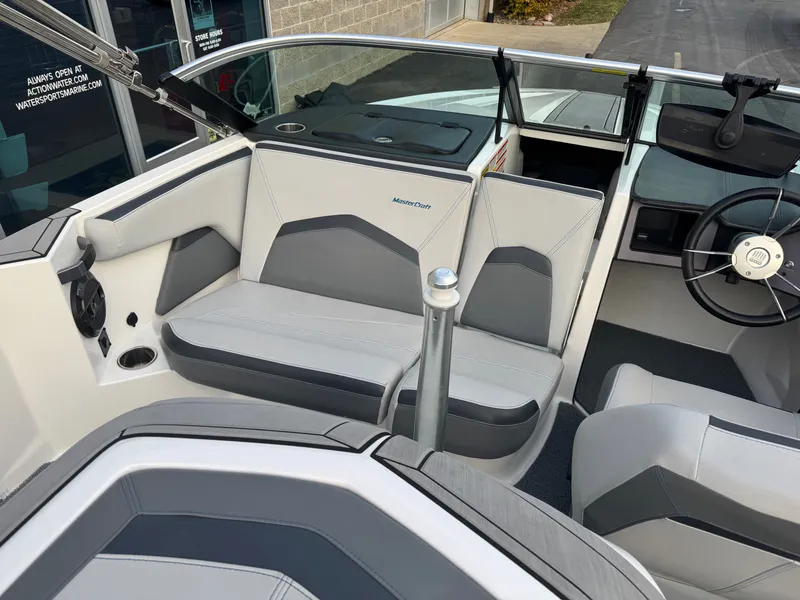 Slide: The Image of MasterCraft ProStar 2021 - 8