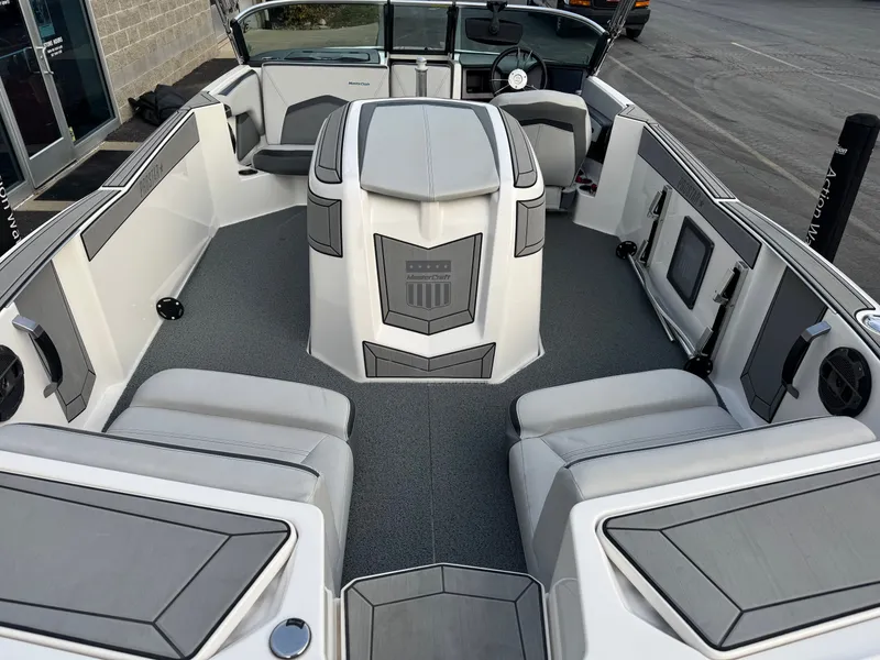 Slide: The Image of MasterCraft ProStar 2021 - 9
