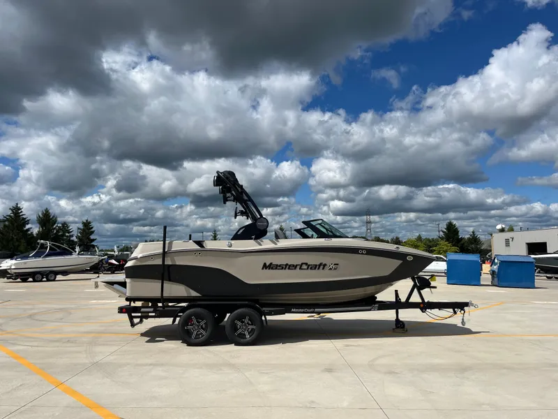 The Image of MasterCraft XT20 2025 - 1