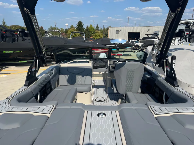 Slide: The Image of MasterCraft XT20 2025 - 12