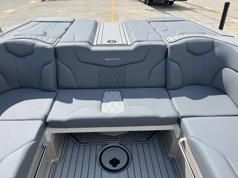 Slide: The Image of MasterCraft XT20 2025 - 22