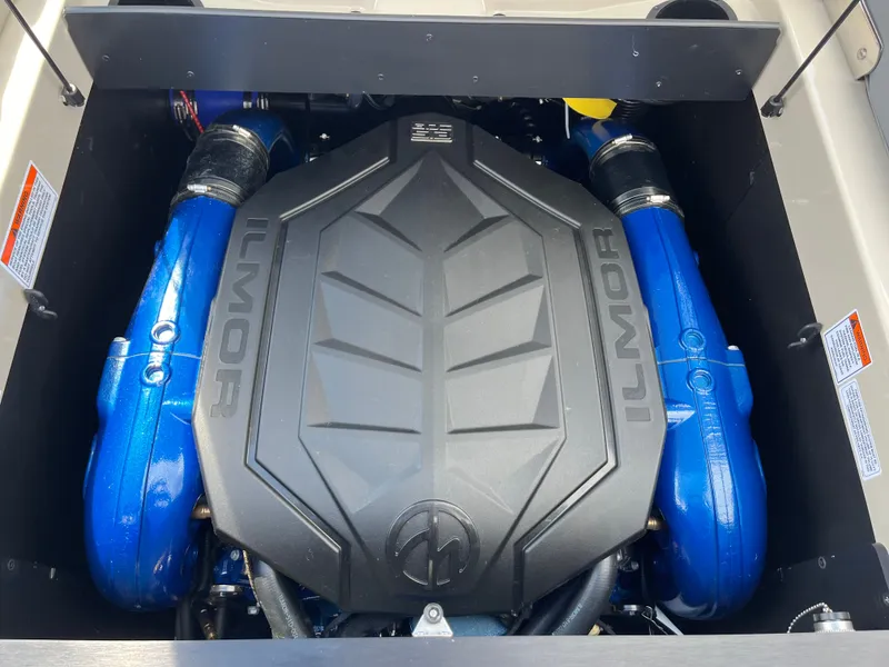 Slide: The Image of MasterCraft XT20 2025 - 24