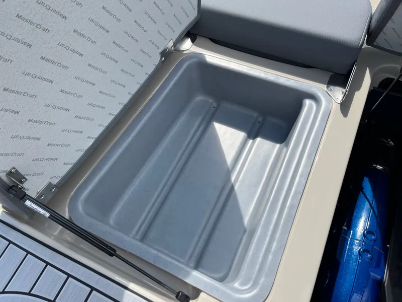 Slide: The Image of MasterCraft XT20 2025 - 25