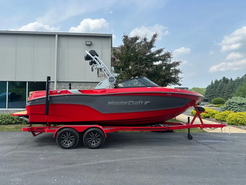 The Image of MasterCraft XT22 T 2025 - 1