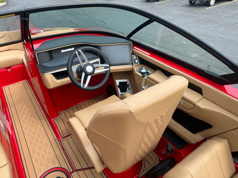 Slide: The Image of MasterCraft XT22 T 2025 - 12