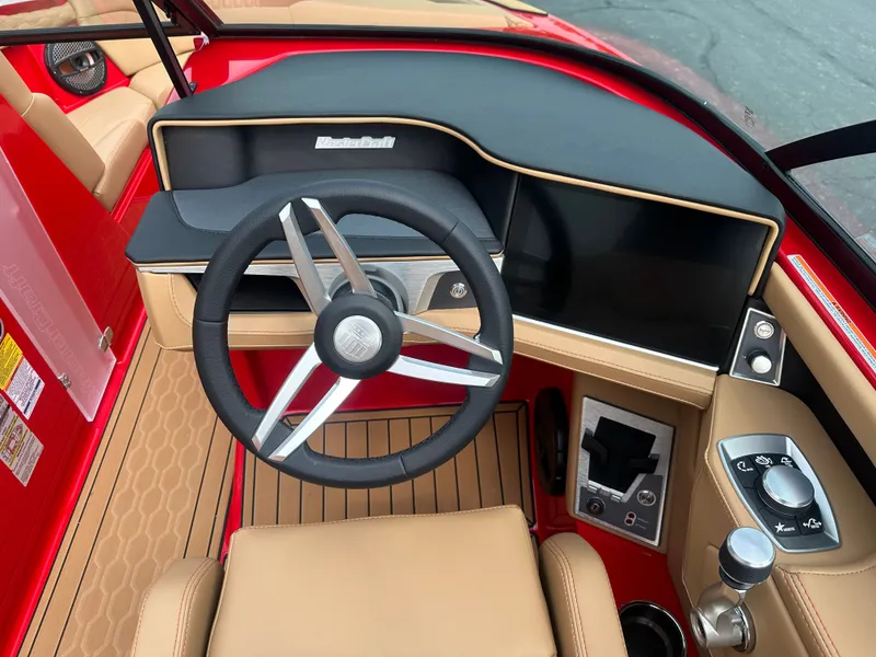 Slide: The Image of MasterCraft XT22 T 2025 - 13