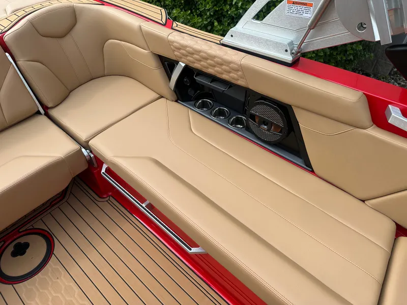 Slide: The Image of MasterCraft XT22 T 2025 - 15