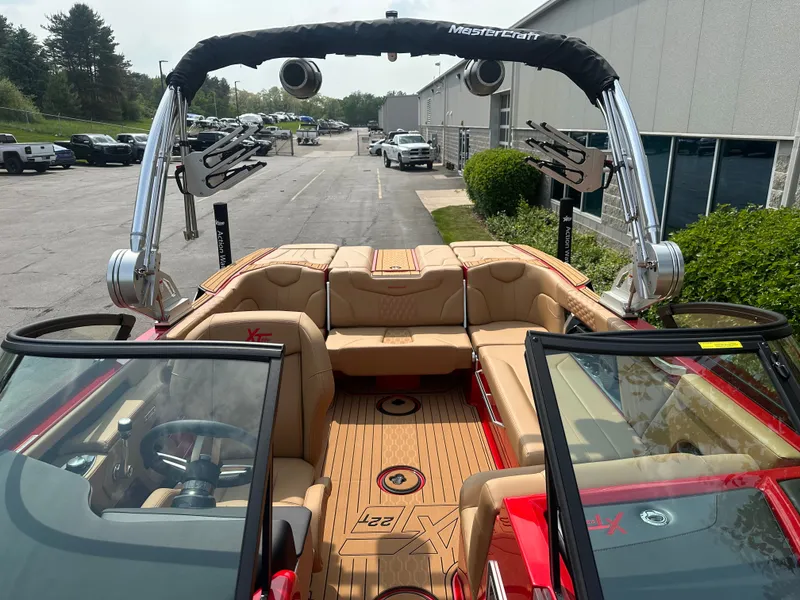 Slide: The Image of MasterCraft XT22 T 2025 - 19