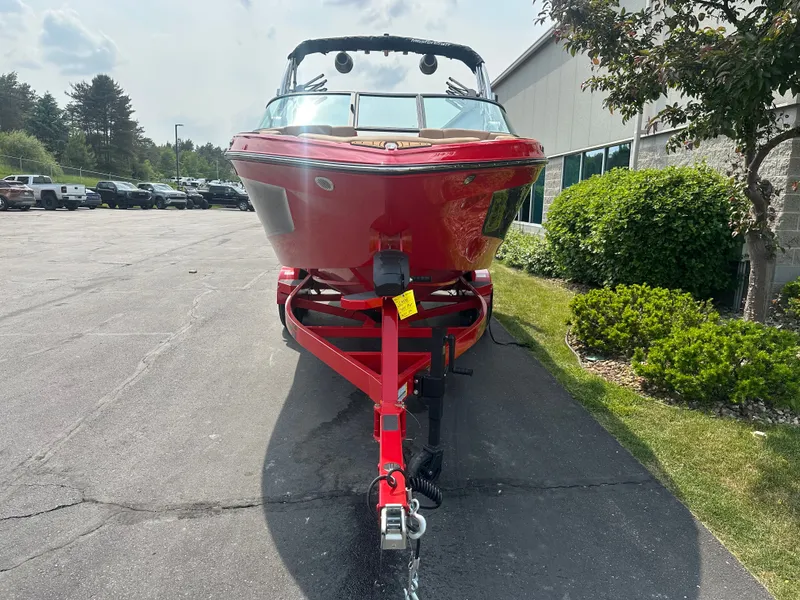 Slide: The Image of MasterCraft XT22 T 2025 - 3