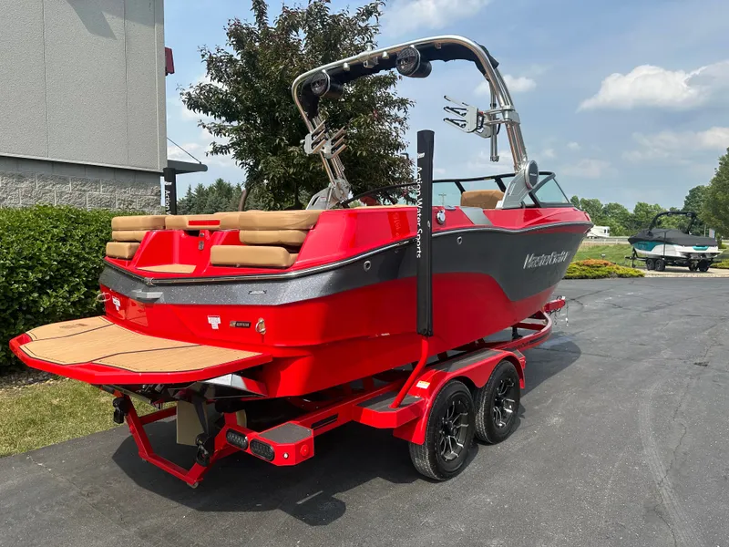 Slide: The Image of MasterCraft XT22 T 2025 - 5