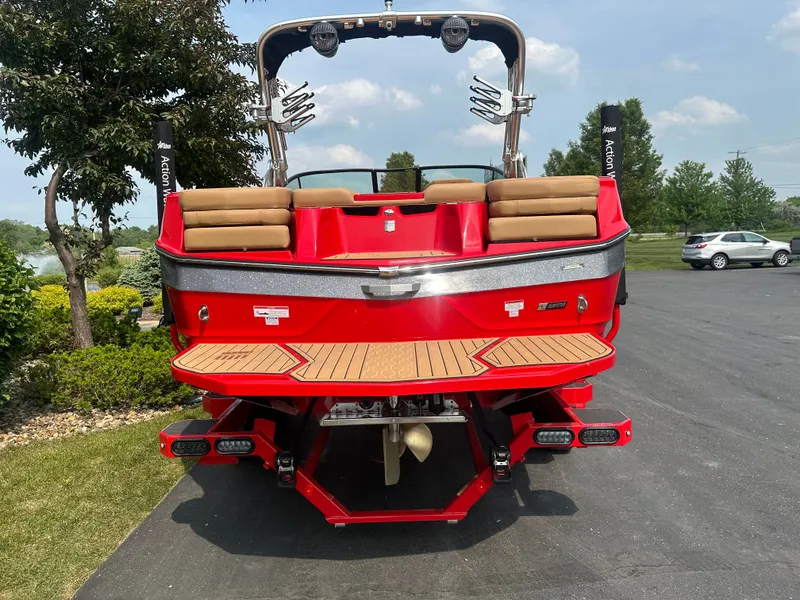 Slide: The Image of MasterCraft XT22 T 2025 - 6