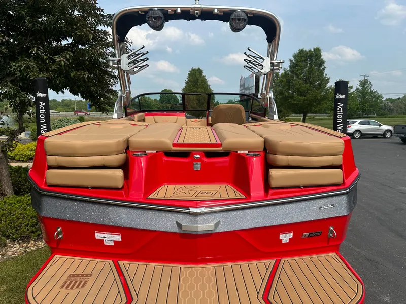Slide: The Image of MasterCraft XT22 T 2025 - 8