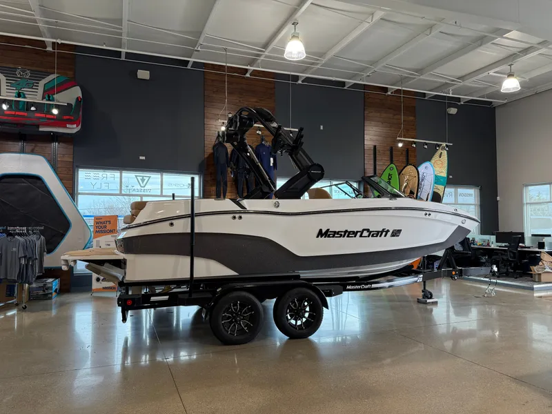The Image of MasterCraft XT20 2025 - 1