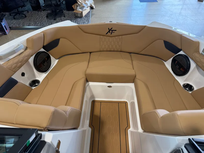 Slide: The Image of MasterCraft XT20 2025 - 19