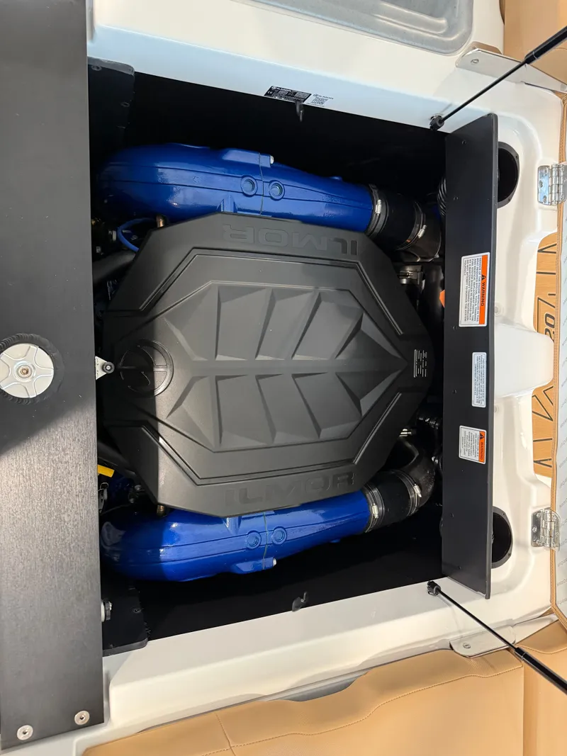 Slide: The Image of MasterCraft XT20 2025 - 20